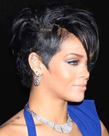 Rihanna rövid frizurái 2022