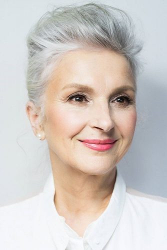 Rövid hajvágás 50 év feletti nők számára 2023-ban
