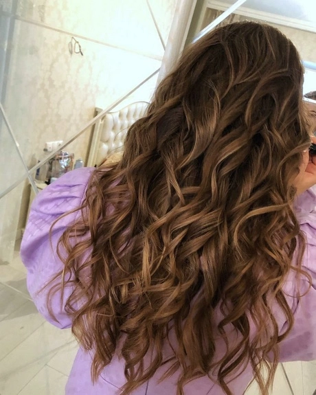 Aranyos frizurák közepes hosszúságú hajra