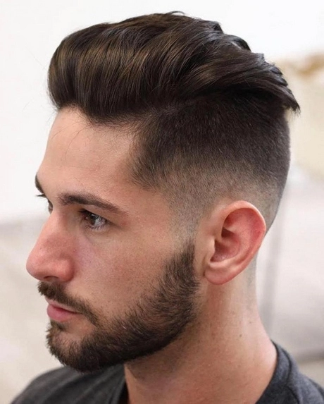 Milyen frizurát kell kapnia a férfiaknak?
