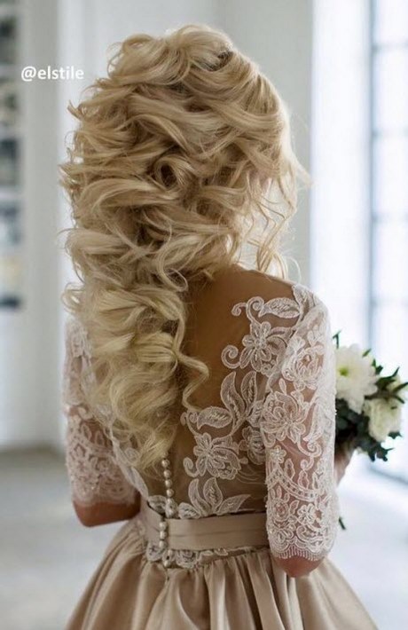 Esküvői frizura hosszú haj