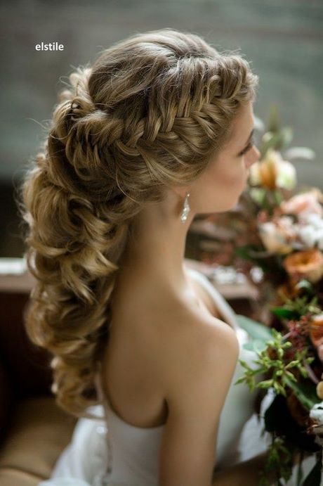 Frizurák hosszú haj Esküvői stílusok