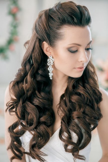 Frizurák hosszú haj Esküvő