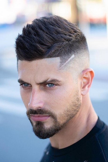 Új férfi frizurák 2021-re