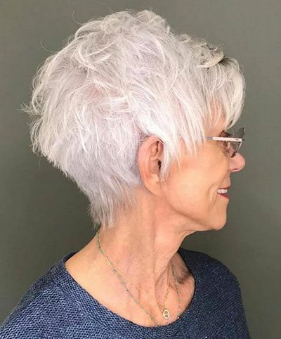 Rövid pixie frizurák az idősebb nők számára