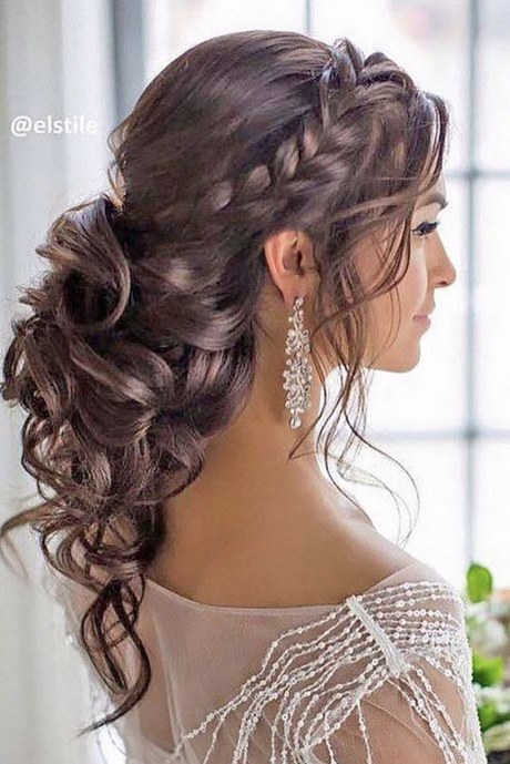 Frizurák esküvői hosszú haj