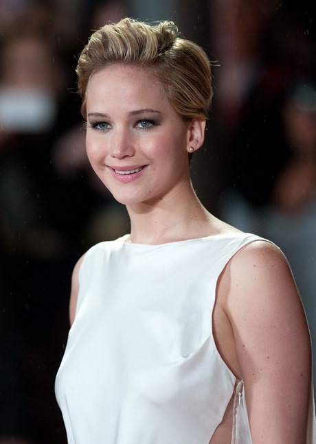 Miért vágta le Jennifer Lawrence a haját
