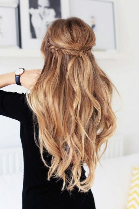 Gyönyörű frizurák hosszú hajra