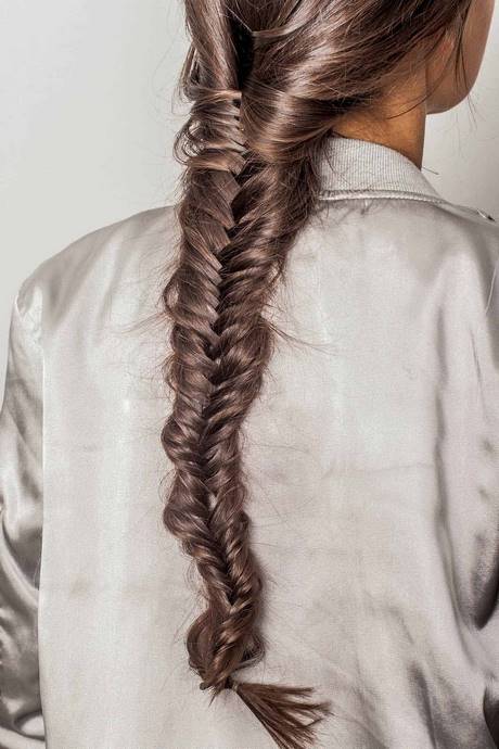 Nappali frizurák hosszú hajra