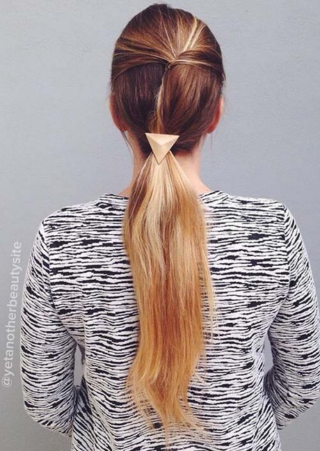 Egyszerű és alkalmi frizurák hosszú, vastag hajra