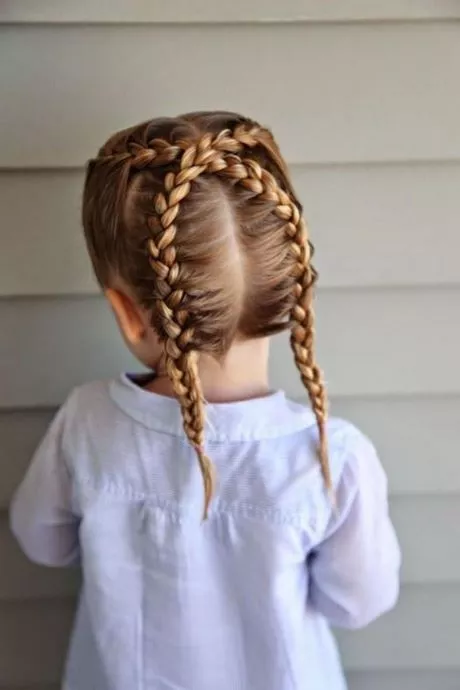 Fonott frizurák egy kislány számára