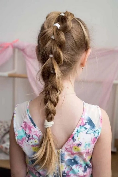 Egyszerű frizurák közepes hosszúságú hajra