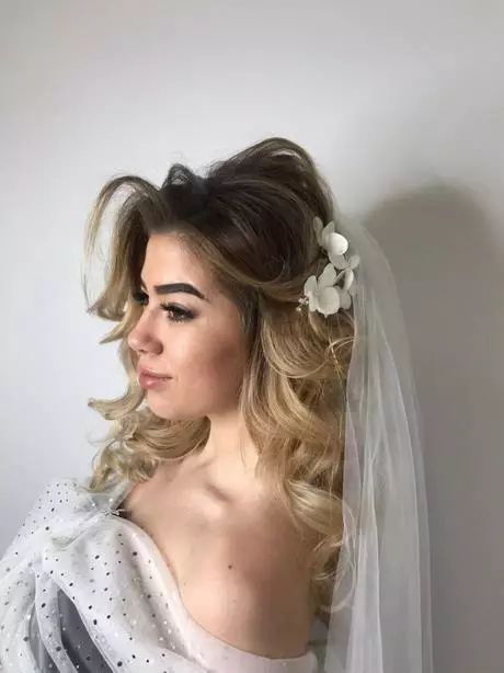 Próba esküvői frizura