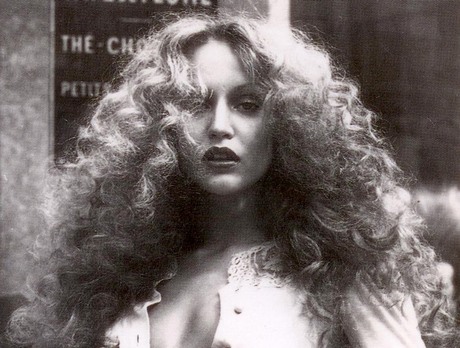 A 70-es évek diszkó-frizura