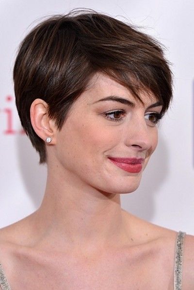 Anne hathaway frizurája