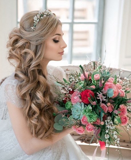 Gyönyörű menyasszonyi frizura