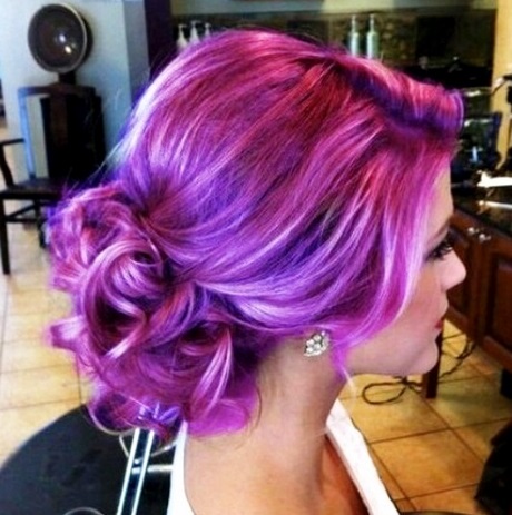 Fekete-lila frizurák