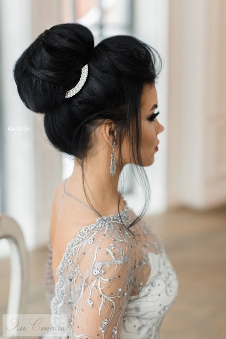 Fekete menyasszony frizura
