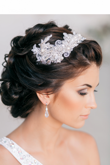 Menyasszonyi frizurák a headpieces