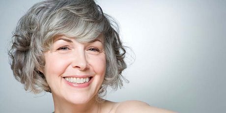 Göndör frizurák idősebb nők