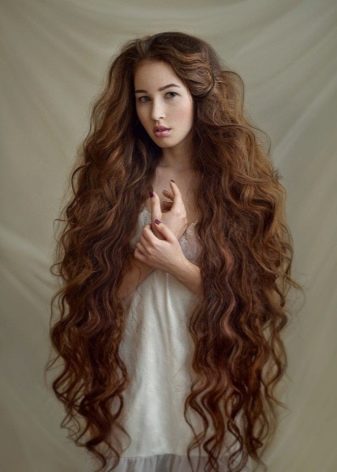 Frizurák rendkívül hosszú haj