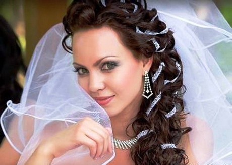 Frizurák hosszú haj esküvő