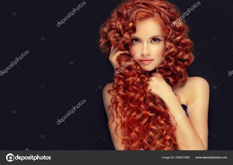 Frizurák, vörös hajú nő