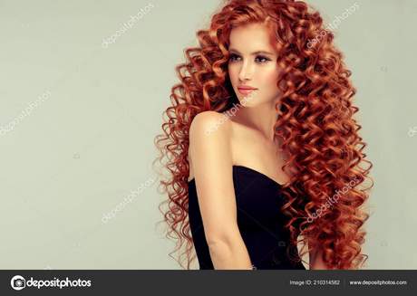 Frizurák, vörös hajú nő
