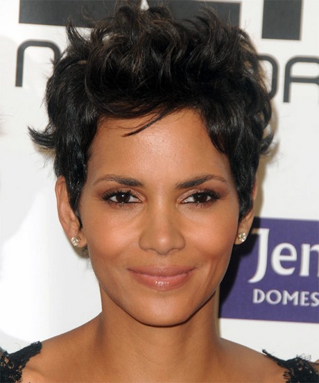 Halle berry frizurák