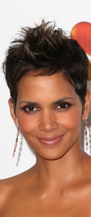 Halle berry rövid hajvágás