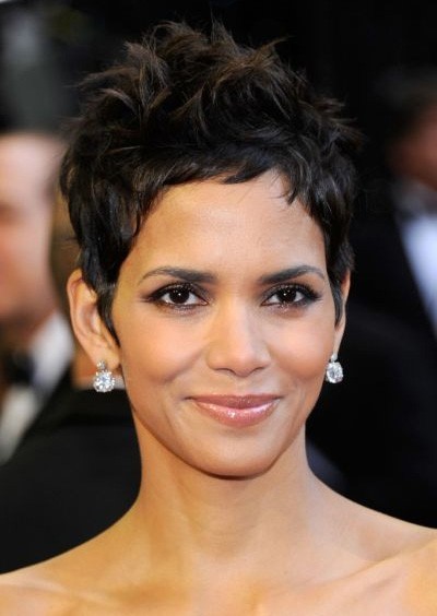 Halle berry rövid hajvágás