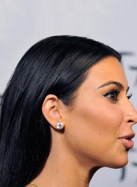 Kim kardashian göndör frizurák