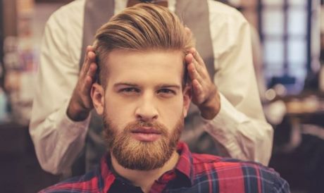 Közepes hajvágás férfiaknak