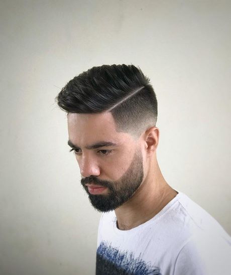 A férfiak zsinór frizurák