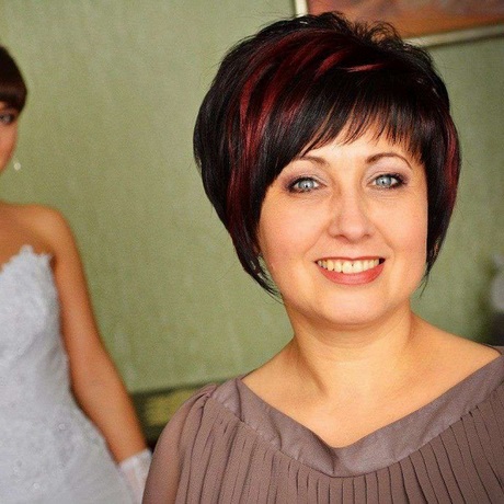 A menyasszony édesanyja rövid frizurák