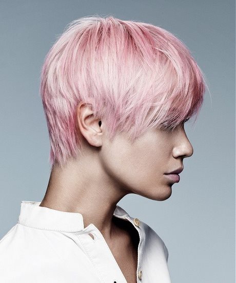 Rózsaszín hajvágás