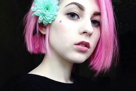Rózsaszín frizurák