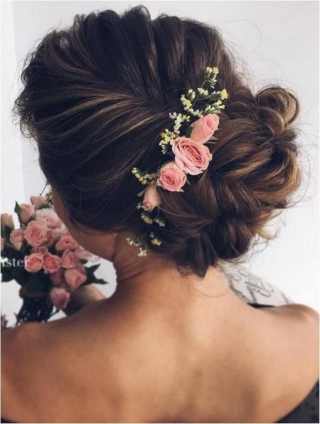 Báli frizura virágokkal