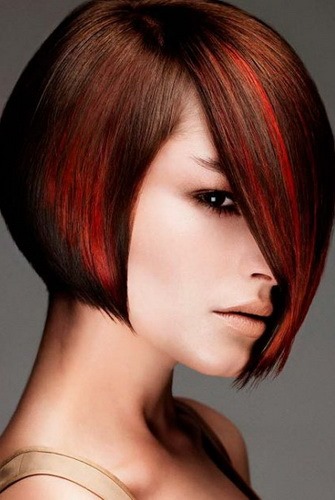 Vörös középhosszú frizura