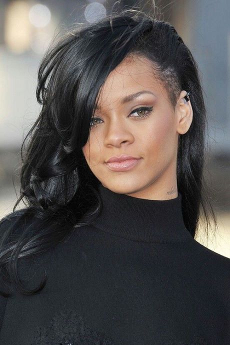 Rihanna frizurák hosszú haj
