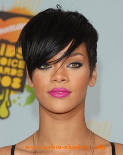 Rihanna rövid haja van