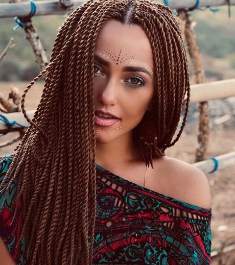 Szenegáli zsinórra frizurák