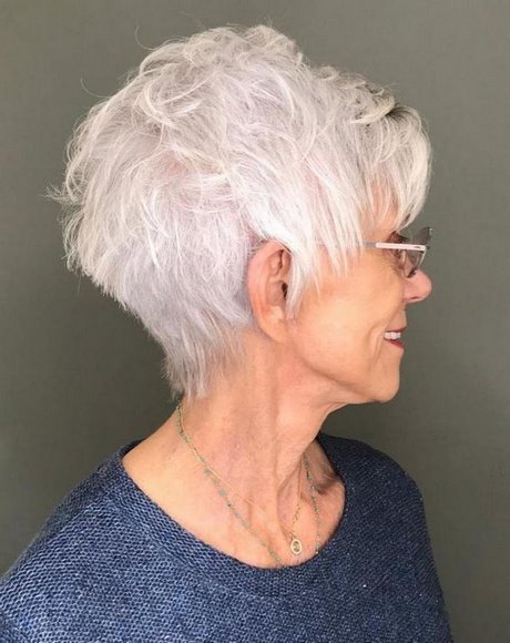 2023 frizurák 50 év feletti nők számára