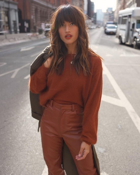 Közepes hosszúságú hajvágás 2023