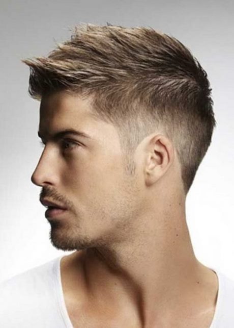 Rövid hajvágás férfiaknak 2023