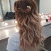 Prom frizurák hosszú hajjal 2022