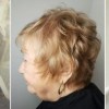 Rövid trendi frizurák idősebb nők